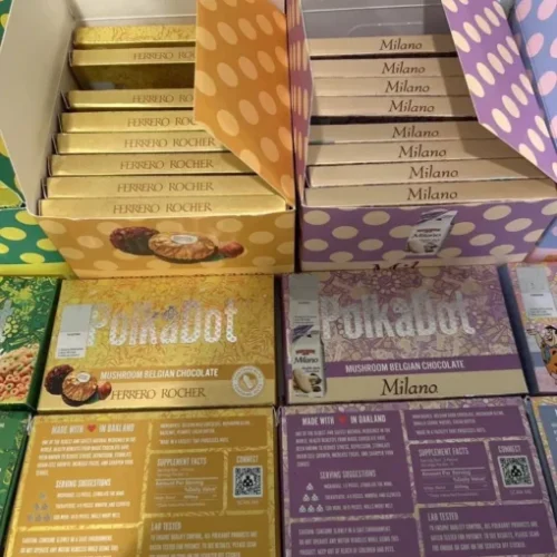 Open-Polkadot-Chocolate-Box-with-polkadot-chocolate-bars-on-display-front-and-back-510x510-1-1.webp Polkadot chocolate Box