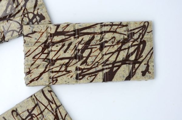 cookies-cream-dreams-bar-2-600x395-1-1.jpg COOKIES & CREAM DREAMS BAR