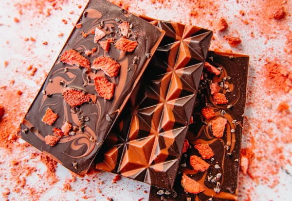fcsfcsfcsfcfsc.webp Strawberry Dark Chocolate Bar for Sale